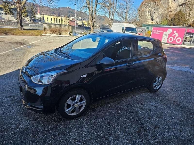Gebraucht Hyundai i10 Classic 67 PS (49 kW) 2018 Schwarz Kleinwagen