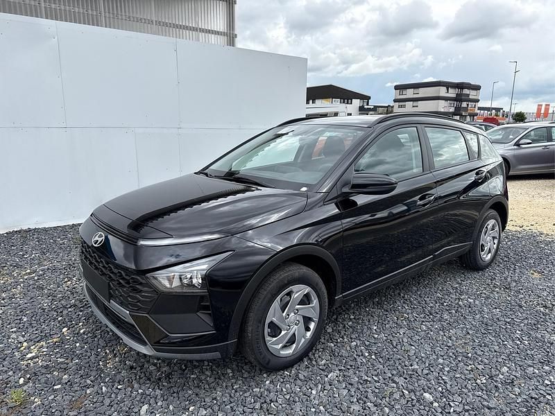 Grau Neu 2025 Hyundai Bayon Life SUV | € 20.658 (Fairer Preis) - Bild 1/4