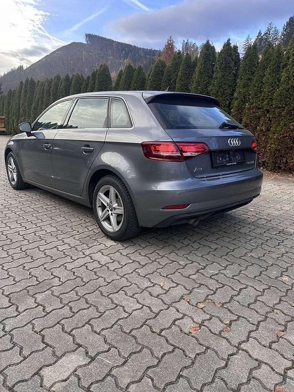 Gebraucht Audi A3 116 PS (85 kW) 2019 Grau Limousine