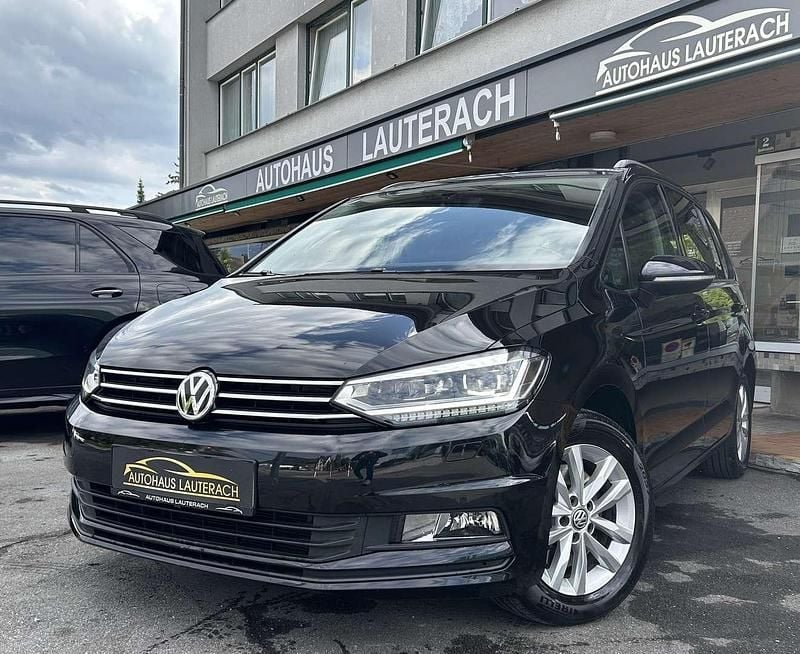 Schwarz Gebraucht 2017 VW Touran Comfortline Van / Kleinbus | € 20.990 (Teuer) - Bild 1/3