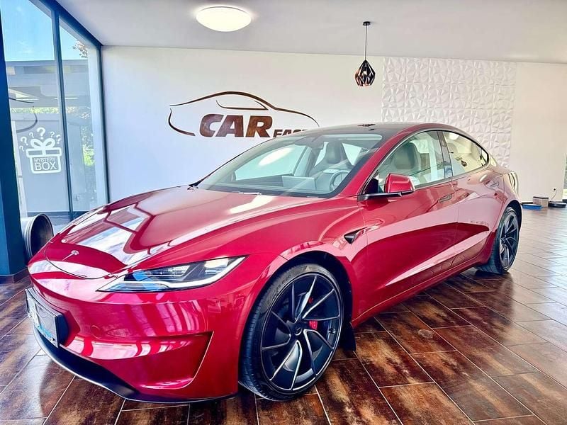 Rot Gebraucht 2024 Tesla Model 3 Performance Limousine | € 49.999 - Bild 1/4