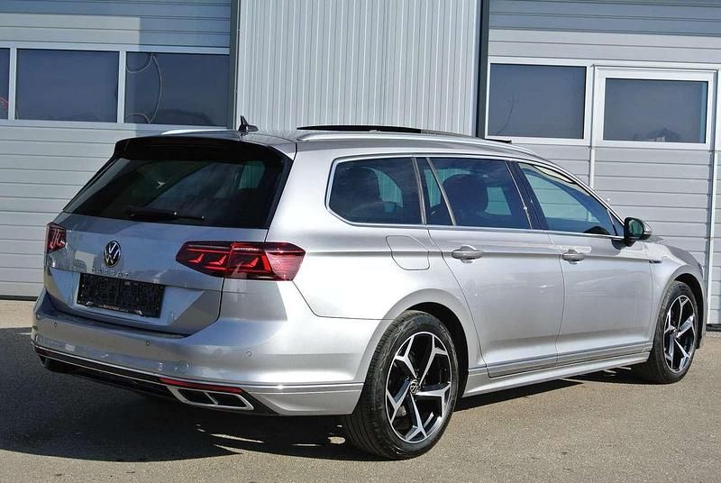 Gebraucht VW Passat R-line 150 PS (110 kW) 2022 Grau Kombi