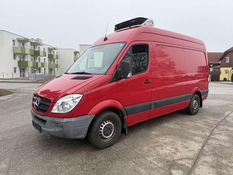 Rot Gebraucht 2011 Mercedes 316 Van | € 5.800 - Bild 1/4