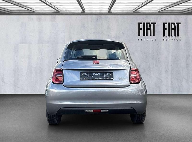 Gebraucht Fiat 500e Red 86 kW (118 PS) 2023 Grau Limousine