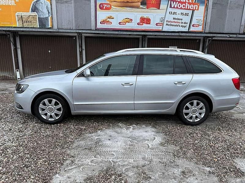 Gebraucht Skoda Superb Elegance 170 PS (125 kW) 2014 Grau Kombi