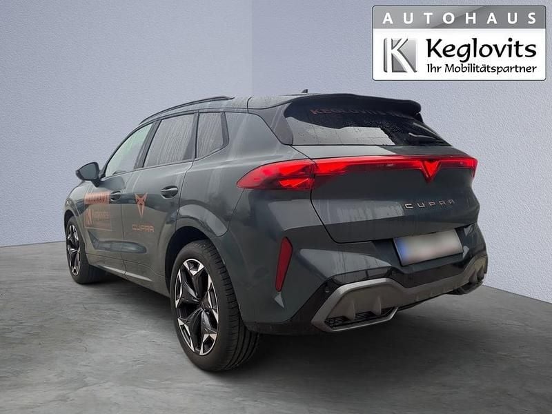Neu Cupra Terramar 150 PS (110 kW) 2025 Dunkelblau  normal SUV