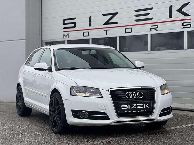 Gebraucht Audi A3 Comfort 105 PS (77 kW) 2011 Weiß Kleinwagen