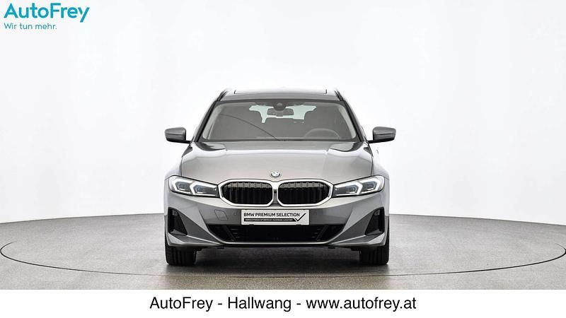 Gebraucht BMW 318 Efficient Dynamics 150 PS (110 kW) 2024 Grau Kombi