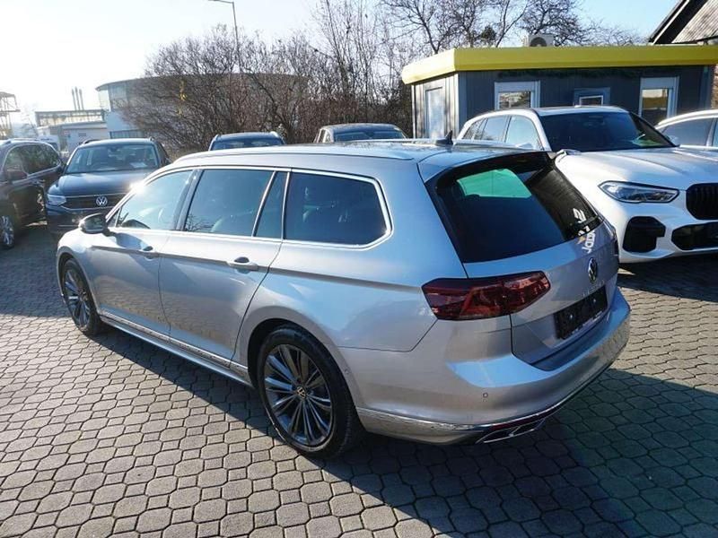 Gebraucht VW Passat Elegance 150 PS (110 kW) 2022 Silber Kombi