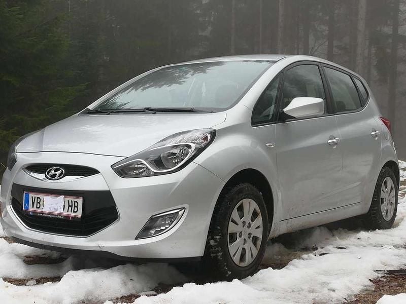 Gebraucht Hyundai ix20 90 PS (66 kW) 2013 Silber Kleinwagen