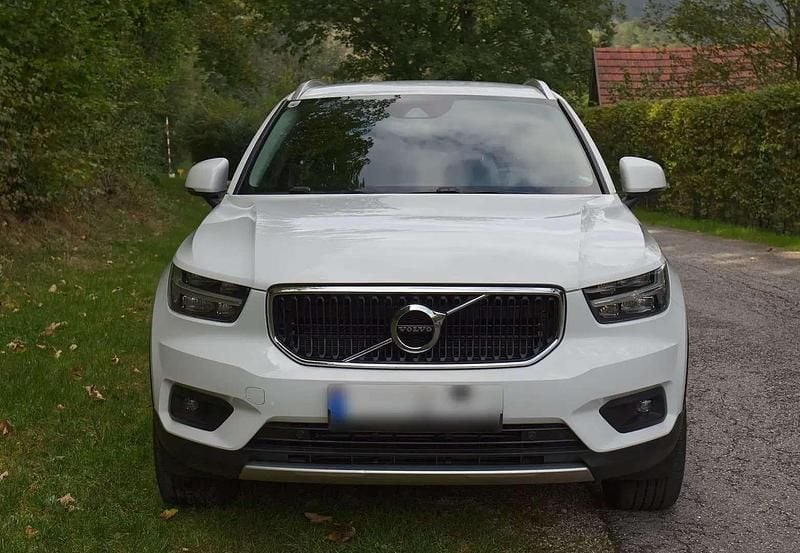 Weiß Gebraucht 2019 Volvo XC40 Momentum SUV | € 20.800 (Guter Preis) - Bild 1/4