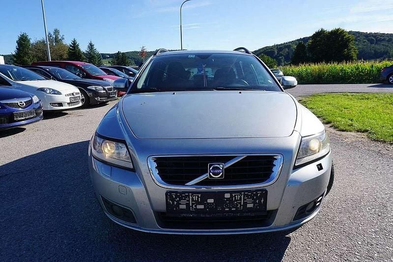 Grau Gebraucht 2007 Volvo V50 Momentum Kombi | € 790 - Bild 1/4