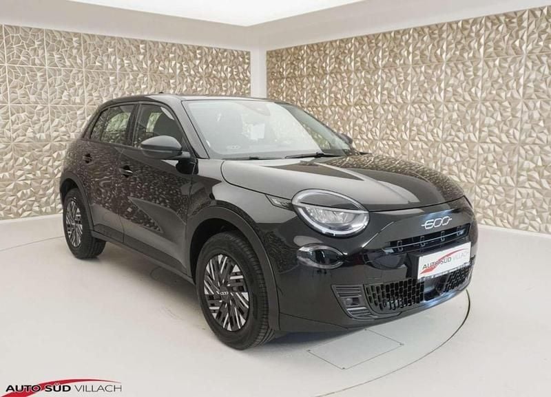 Neu Fiat 600 136 PS (100 kW) 2025 Schwarz Limousine