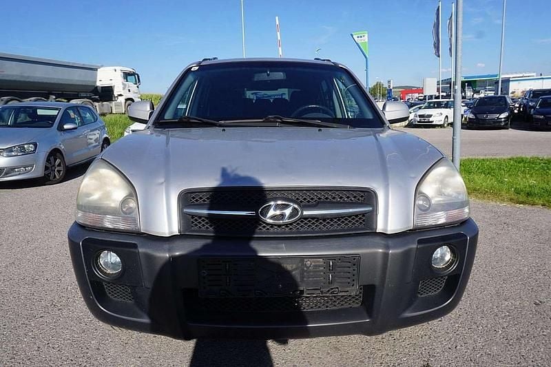 Grau Gebraucht 2008 Hyundai Tucson SUV | € 1.990 (Fairer Preis) - Bild 1/4