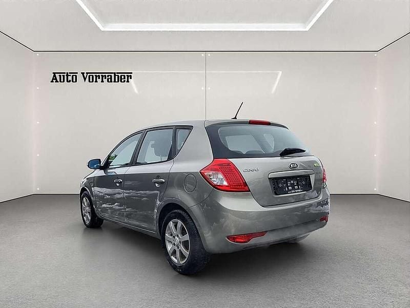 Gebraucht Kia Ceed Active 105 PS (77 kW) 2009 Grau Kleinwagen