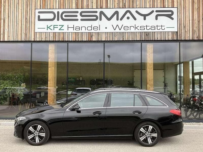 Gebraucht Mercedes C200 Avantgarde 163 PS (119 kW) 2023 Schwarz Kombi