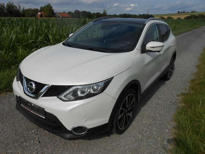 Weiß Gebraucht 2016 Nissan Qashqai Tekna SUV | € 7.890 - Bild 1/4