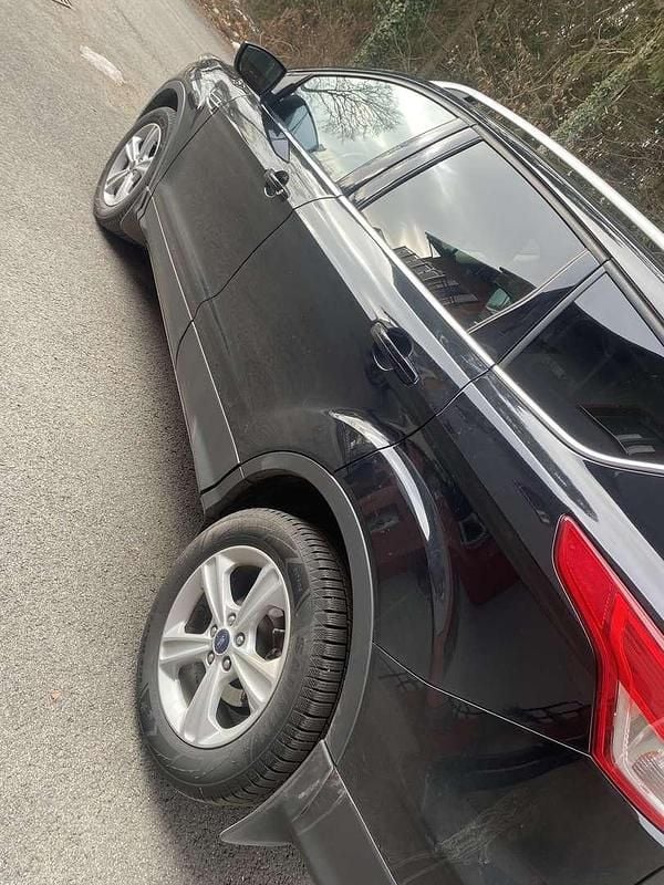 Gebraucht Ford Kuga Trend 120 PS (88 kW) 2016 Schwarz SUV