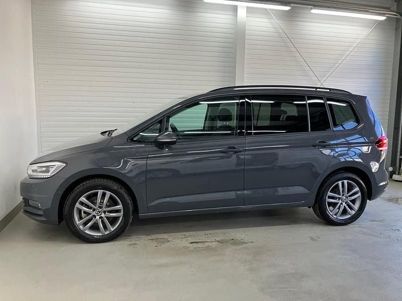 Gebraucht VW Touran 150 PS (110 kW) 2025 Grau Van / Kleinbus