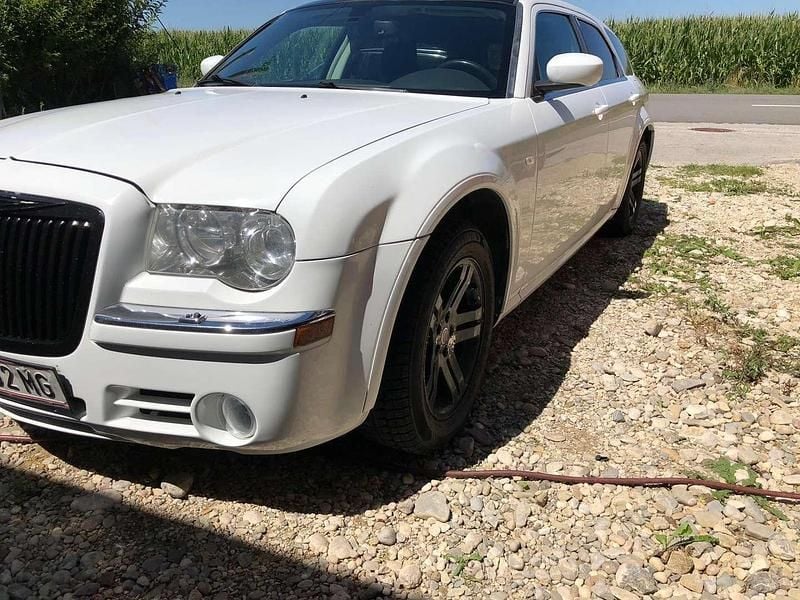 Weiß Gebraucht 2008 Chrysler 300C Executive Limousine | € 1.500 - Bild 1/4