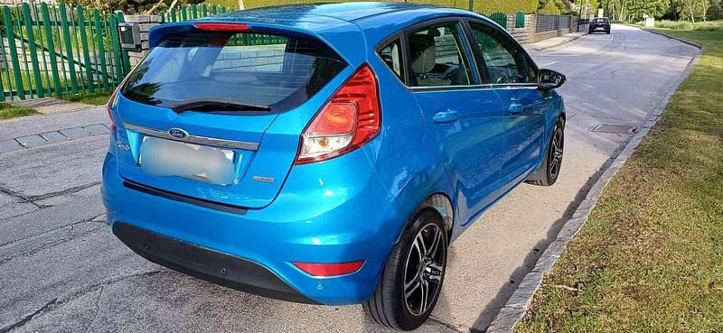 Gebraucht Ford Fiesta Titanium 75 PS (55 kW) 2012 Blau Kleinwagen