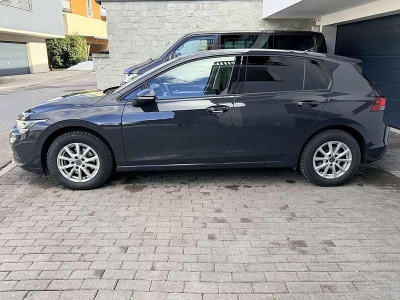 Gebraucht VW Golf VIII Life 116 PS (85 kW) 2024 Grau Kleinwagen