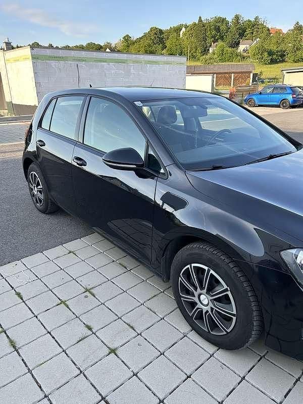 Gebraucht VW Golf VII Comfortline 110 PS (80 kW) 2017 Limousine