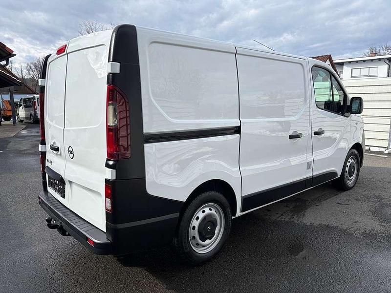 Gebraucht Opel Vivaro 121 PS (88 kW) 2017 Weiß Van / Kleinbus