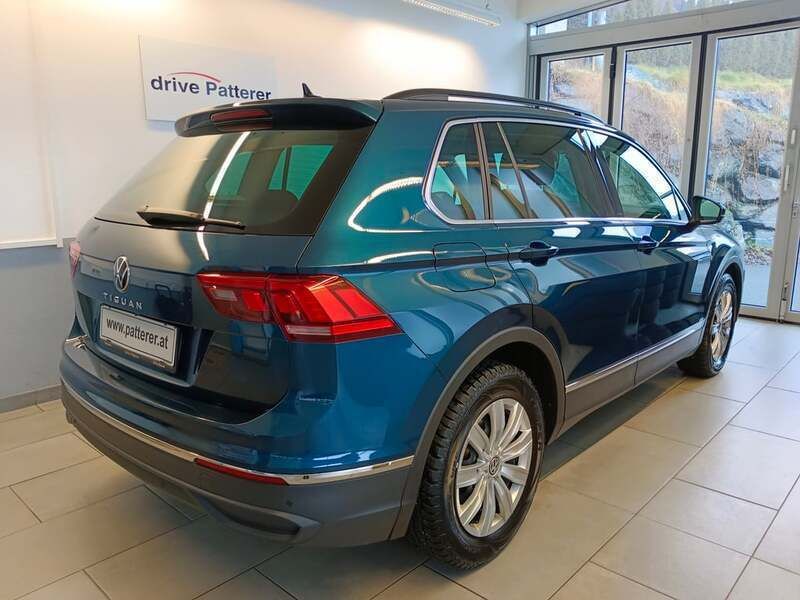 Gebraucht VW Tiguan Life 150 PS (110 kW) 2022 Dunkelblau  metallic SUV