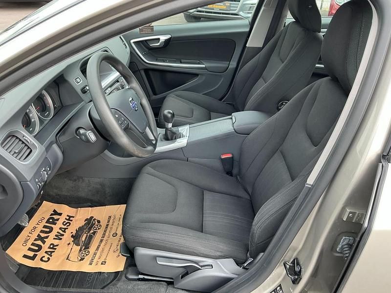 Gebraucht Volvo V60 163 PS (119 kW) 2011 Grau Kombi