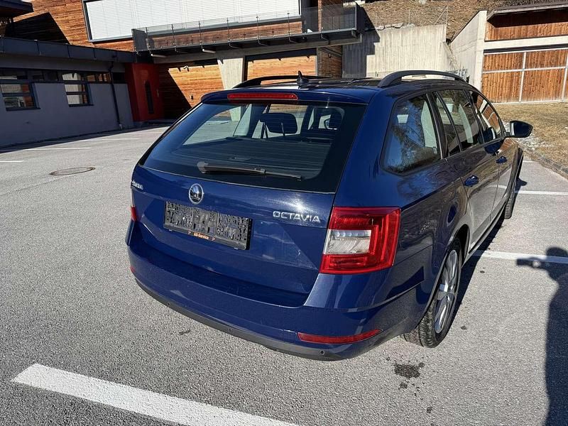 Gebraucht Skoda Octavia Ambition 116 PS (85 kW) 2017 Blau Kombi