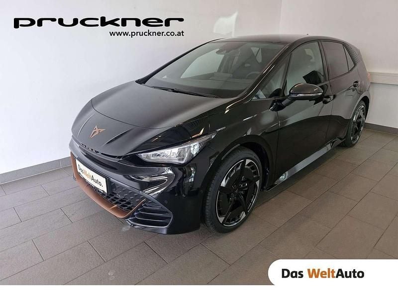 Schwarz metallic Gebraucht 2025 Cupra Born e-Boost Kleinwagen | € 33.777 (Fairer Preis) - Bild 1/4
