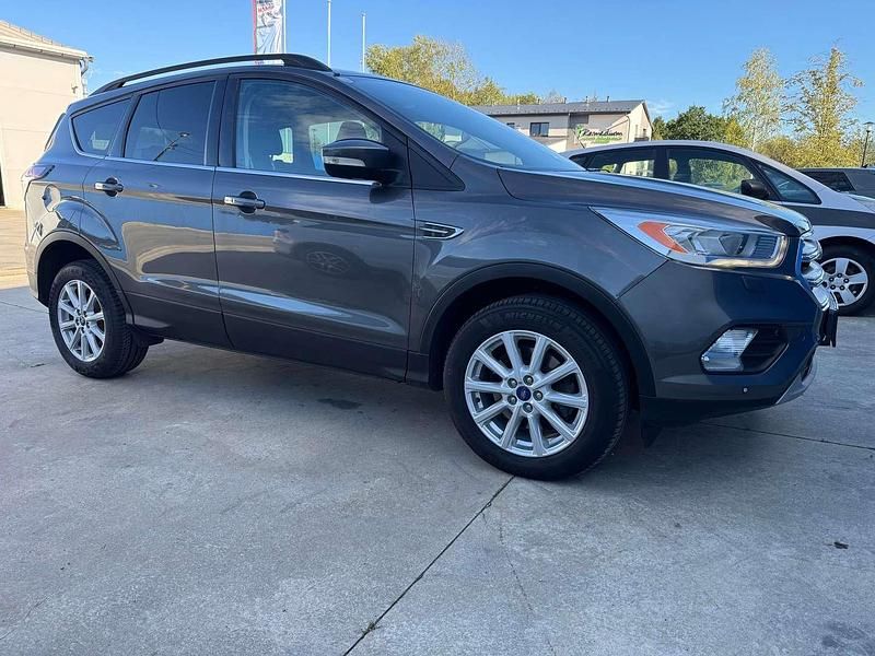 Gebraucht Ford Kuga Titanium 120 PS (88 kW) 2016 SUV