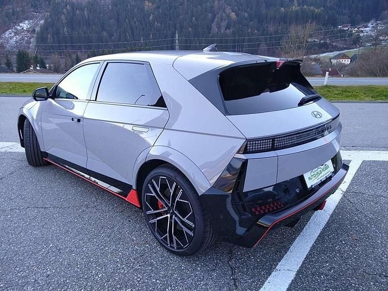 Neu Hyundai Ioniq 478 kW (650 PS) 2025 Grau Kleinwagen