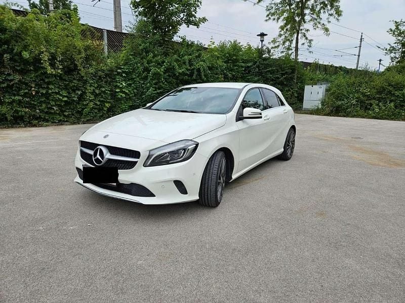 Gebraucht Mercedes A160 90 PS (66 kW) 2017 Weiß Limousine