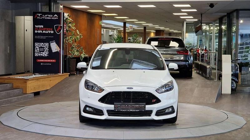 Gebraucht Ford Focus ST 185 PS (136 kW) 2017 Weiß Limousine