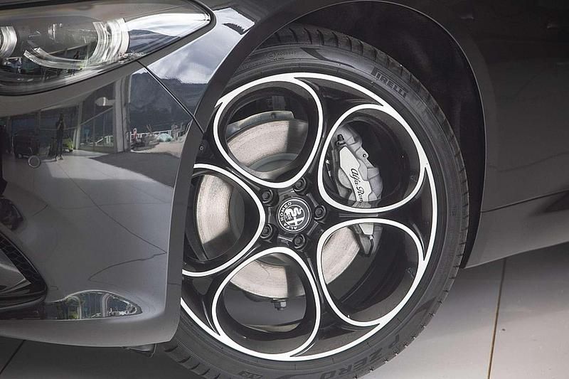 Neu Alfa Romeo Giulia Sprint 280 PS (205 kW) 2025 Schwarz Limousine