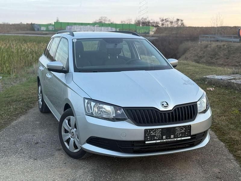 Grau Gebraucht 2017 Skoda Fabia Active Kombi | € 8.990 (Fairer Preis) - Bild 1/4