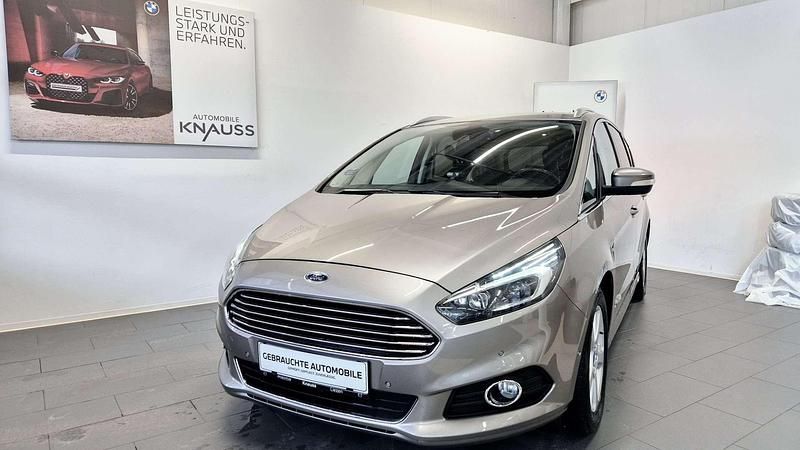 Silber Gebraucht 2016 Ford S-MAX Titanium Van / Kleinbus | € 19.900 - Bild 1/4