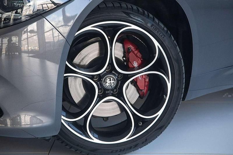 Gebraucht Alfa Romeo Giulia Veloce 280 PS (205 kW) 2025 Silber Limousine