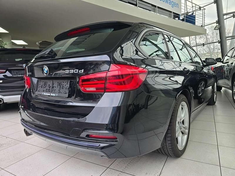 Gebraucht BMW 330 Sport Line 258 PS (189 kW) 2017 Schwarz Kombi