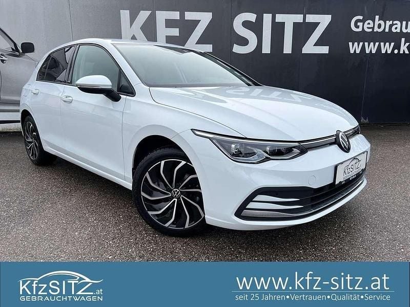 Gebraucht VW Golf VIII Active 131 PS (96 kW) 2022 Weiß Limousine