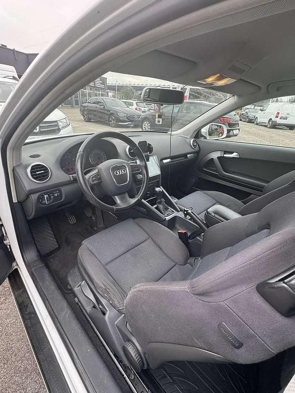 Gebraucht Audi A3 Attraction 105 PS (77 kW) 2011 Weiß Kleinwagen