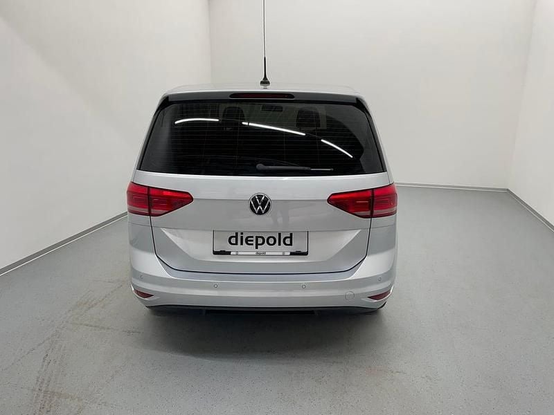 Gebraucht VW Touran 122 PS (89 kW) 2021 Silber  metallic Van / Kleinbus