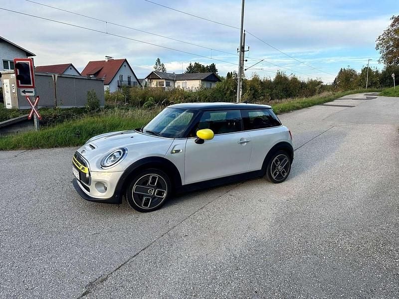 Gebraucht Mini Cooper SE 135 kW (184 PS) 2019 Silber Kleinwagen