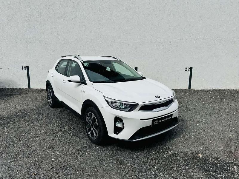 Weiß Gebraucht 2018 Kia Stonic Silver SUV | € 14.999 (Teuer) - Bild 1/4