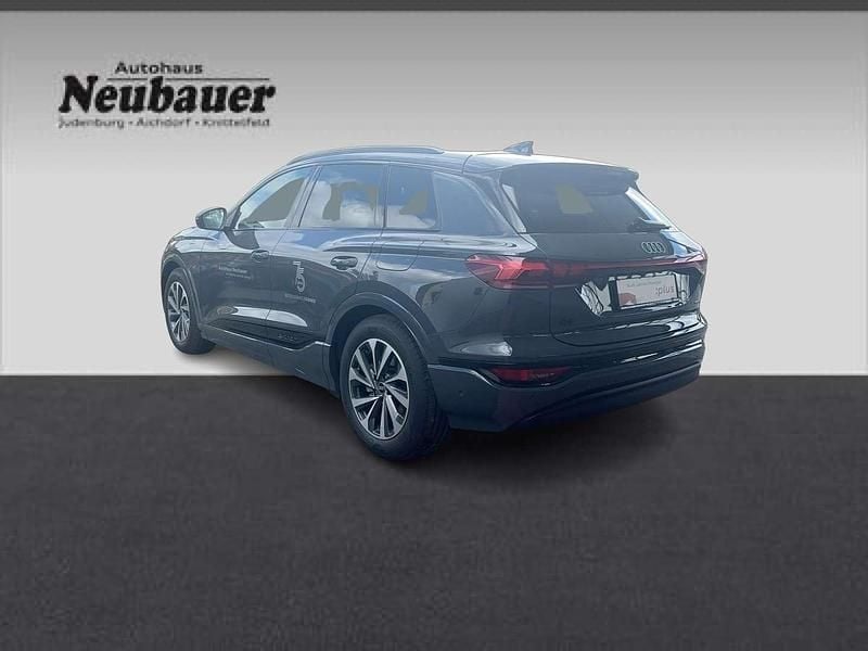 Gebraucht Audi Q6 e-tron Ambiente 284 kW (387 PS) 2025 Hellgrau  metallic SUV