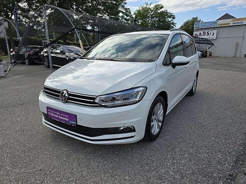 Weiß Gebraucht 2018 VW Touran Van / Kleinbus | € 17.990 (Etwas zu teuer) - Bild 1/4