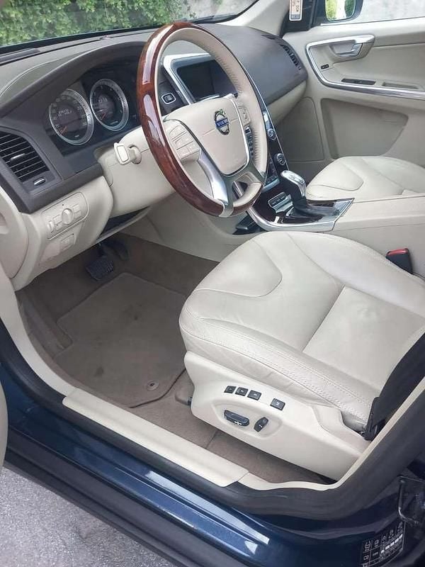 Blau Gebraucht 2012 Volvo XC60 R-Design SUV | € 14.440 (Fairer Preis) - Bild 1/4