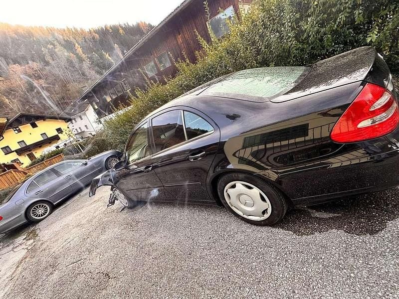 Gebraucht Mercedes E200 Classic 122 PS (89 kW) 2003 Limousine